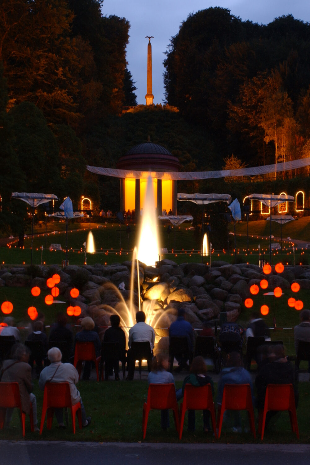Beleuchtete Gartenanlagen beim Klever Lichterfest