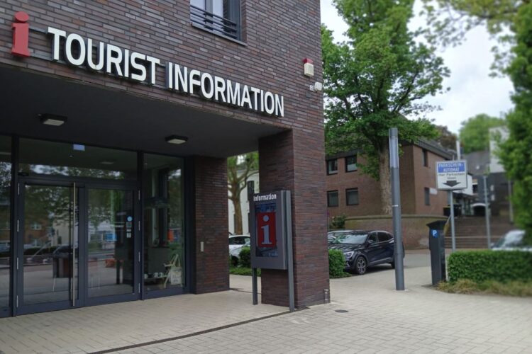 Tourist Information der Stadt Kleve mit Infostele