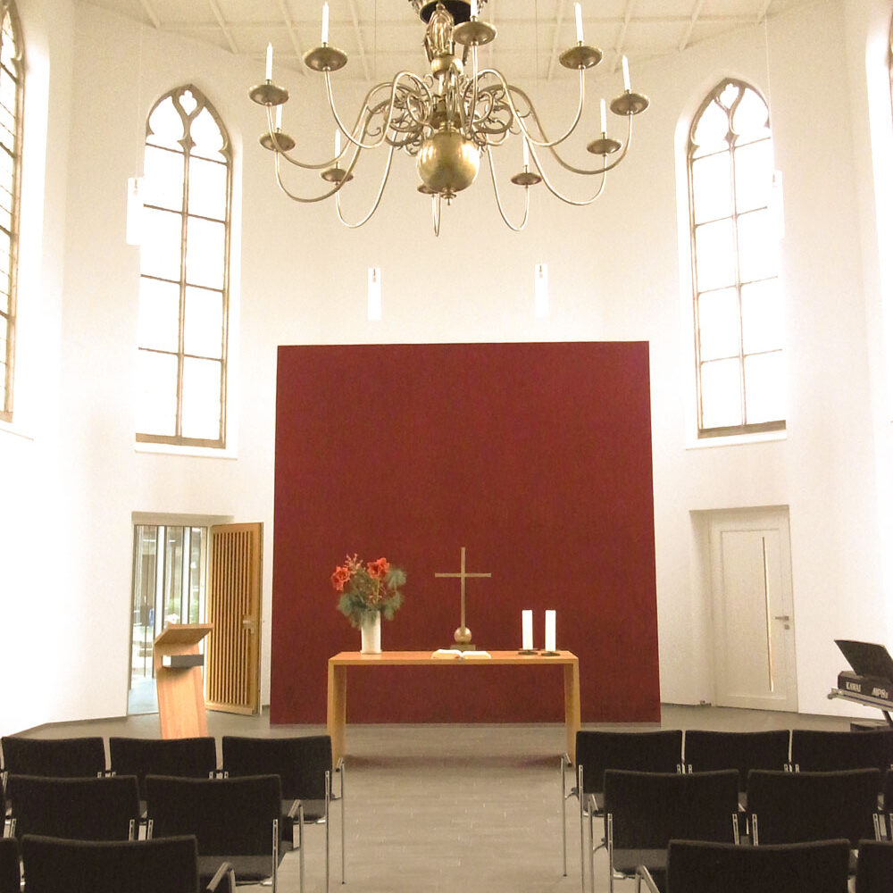 Innenansicht der kleinen Kirche