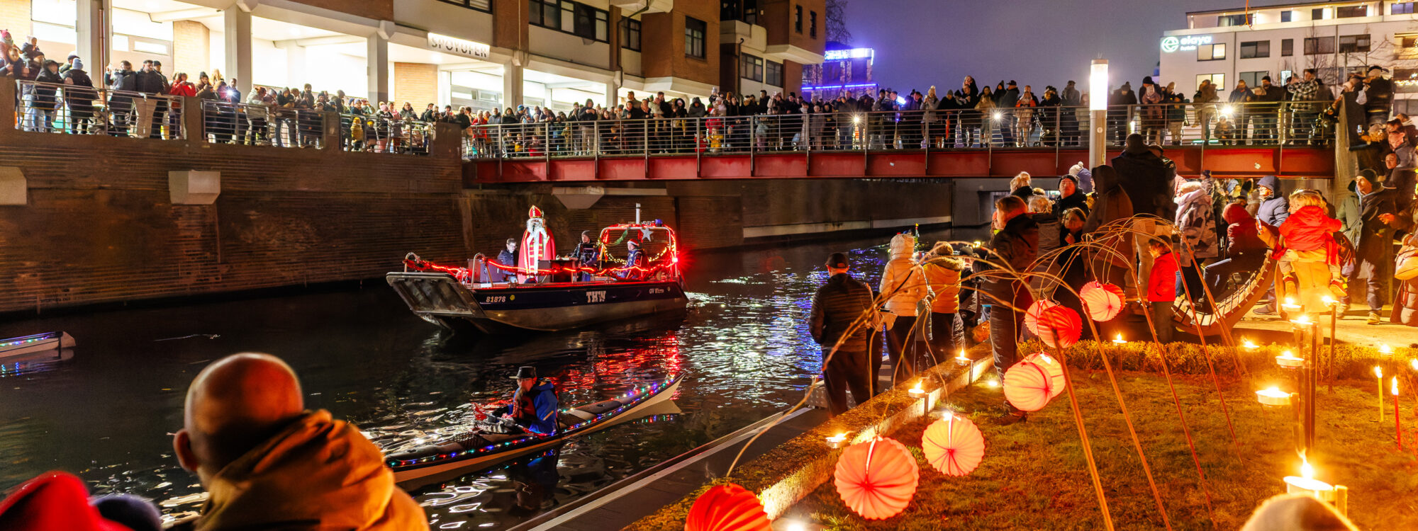 Nikolaus auf einem Boot auf dem Spoykanal, Foto Dirk Verweyen